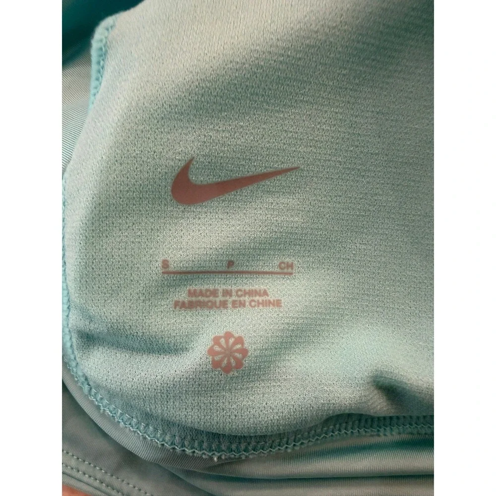 Nike Womens Light Blue Adjustable Strap‎ Sports Bra Size Small Aqua Swoosh